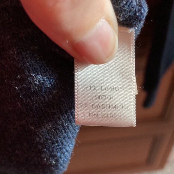 EUC wool/cashmere banana republic sweater in medium - Picture 3 of 3